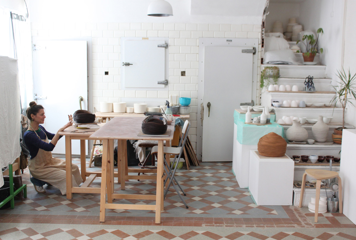 Cristine-Bath-atelier-artiste-ceramiste-sculptures-vases-objets-gres-porcelaine-modelage-coulage-artisanat-metier-dart